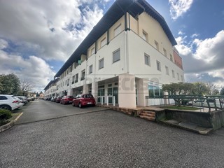 Immobile commerciale in Vendita a Manzano, 189'000€, 334 m²
