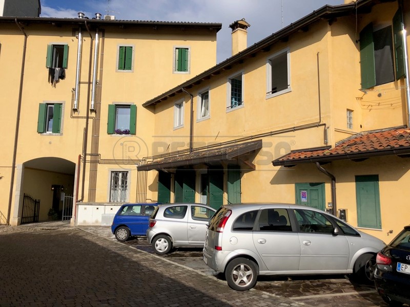 Immobile commerciale in Vendita a Udine, 279'000€, 245 m², con Box