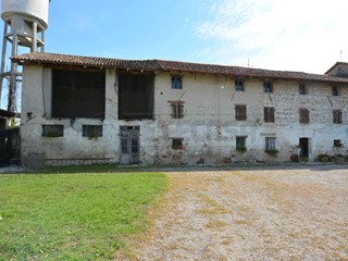 Casa Indipendente in Vendita a Chiopris Viscone, zona Viscone, 129'000€, 660 m²