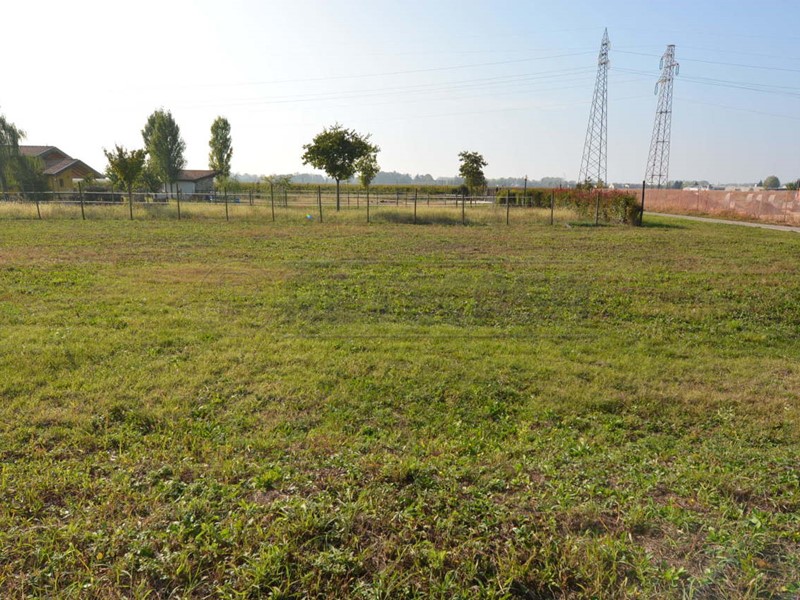 Terreno edificabile in Vendita a Chiopris Viscone, 40'000€, 645 m²