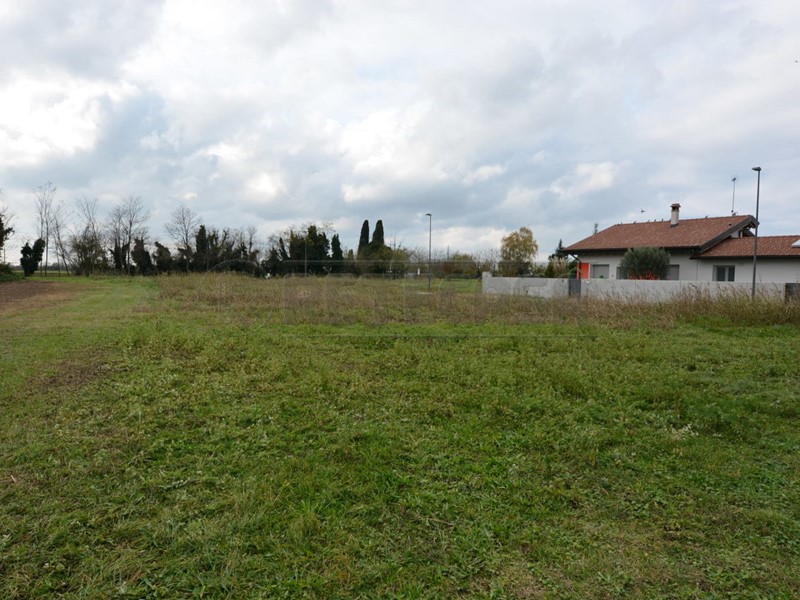 Terreno edificabile in Vendita a San Vito al Torre, zona Nogaredo, 40'000€, 650 m²