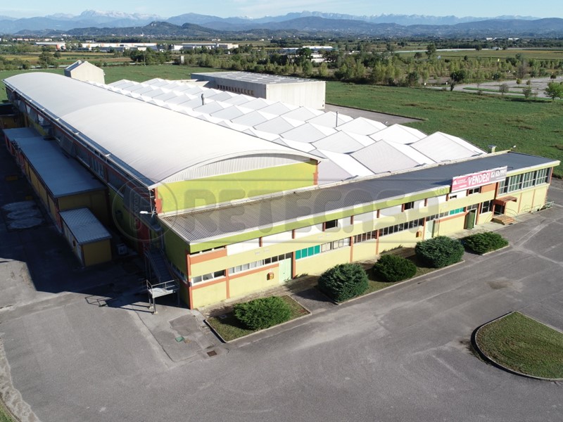 Capannone in Vendita a Gradisca d'Isonzo, 13800 m²