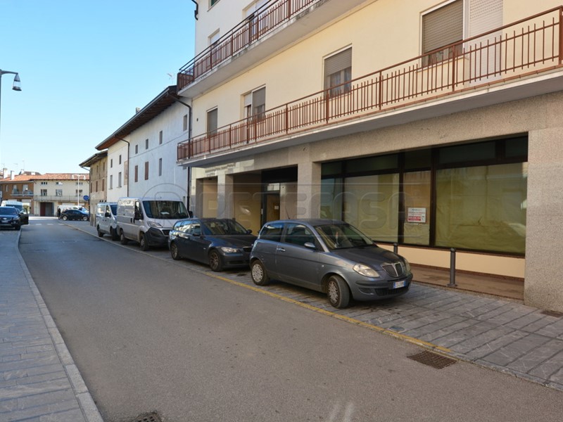 Ufficio in Vendita a Talmassons, 250'000€, 368 m²