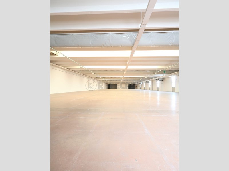 Immobile commerciale in Affitto a Vicenza, 4'000€, 2000 m²