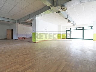 Immobile commerciale in Affitto a Montegalda, 1'100€, 240 m²