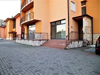 Immobile commerciale in Vendita a Zermeghedo, 130'000&euro;, 105 m², con Box