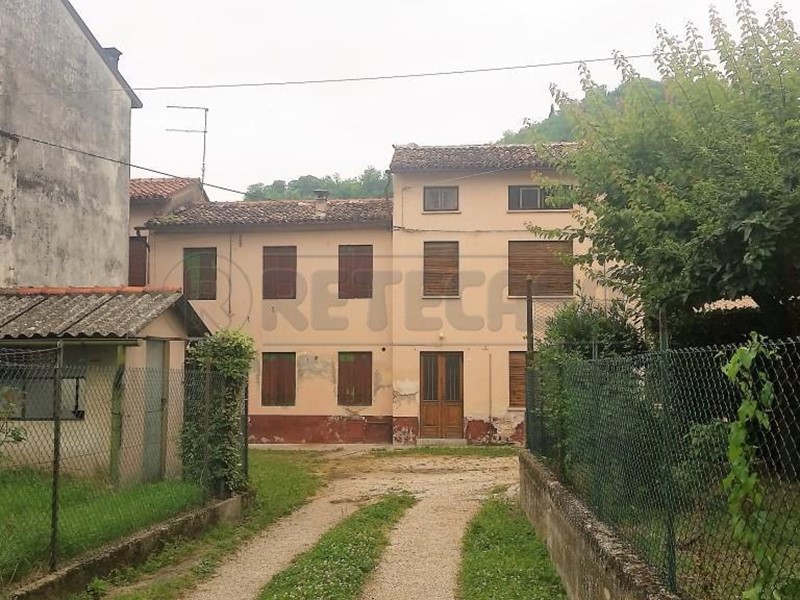 Casa Indipendente in Vendita a Montecchio Maggiore, 230'000€, 300 m², con Box