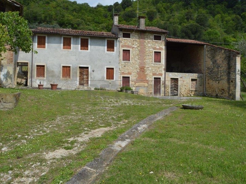 Rustico in Vendita a Val Liona, 350 m²