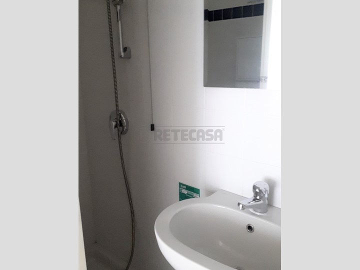 Immobile commerciale in Affitto a Dueville, 1'800€, 243 m²