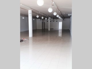 Immobile commerciale in Affitto a Dueville, 1'800€, 243 m²