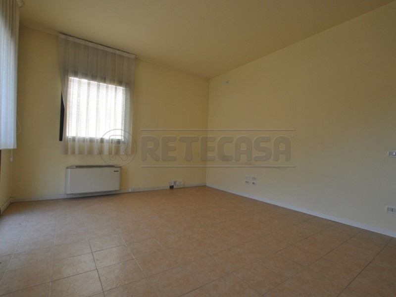 Ufficio in Affitto a Cornedo Vicentino, 550€, 120 m²