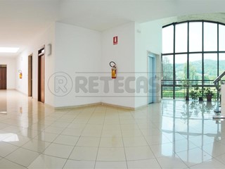 Ufficio in Affitto a Cornedo Vicentino, 550€, 120 m²
