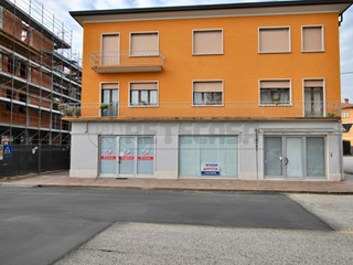 Immobile commerciale in Affitto a Trissino, 600€, 75 m²