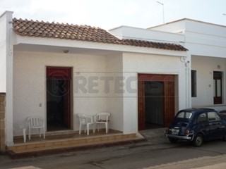 Appartamento in Vendita a Taviano, zona MANCAVERSA, 75'000€, 105 m², con Box