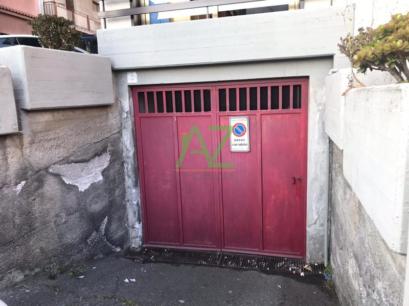 Box in Vendita a Aci Castello, zona Ficarazzi, 89'000€, 148 m²