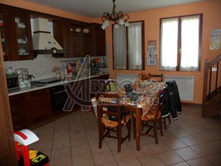 Quadrilocale in Vendita a Canaro, 79'000&euro;, 110 m²