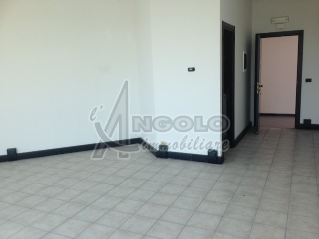 Ufficio in Affitto a Occhiobello, 320€, 38 m²