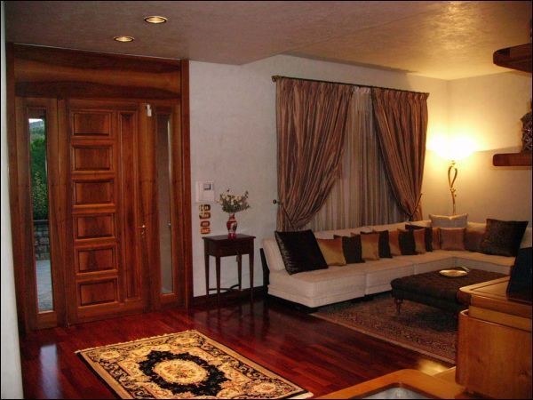 Villa in Vendita a Quarrata, zona Lucciano, 440 m², con Box