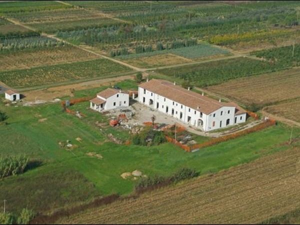 Casale in Vendita a Pistoia, zona Le Querci, 430'000€, 132 m²