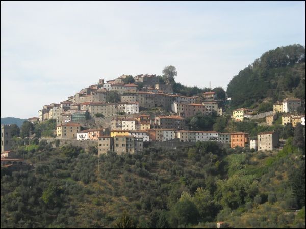 Immobile commerciale in Vendita a Pescia, zona Vellano, 330'000€, 800 m²
