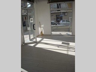 Capannone in Vendita a Prato, zona Chiesanuova, 220'000€, 110 m²