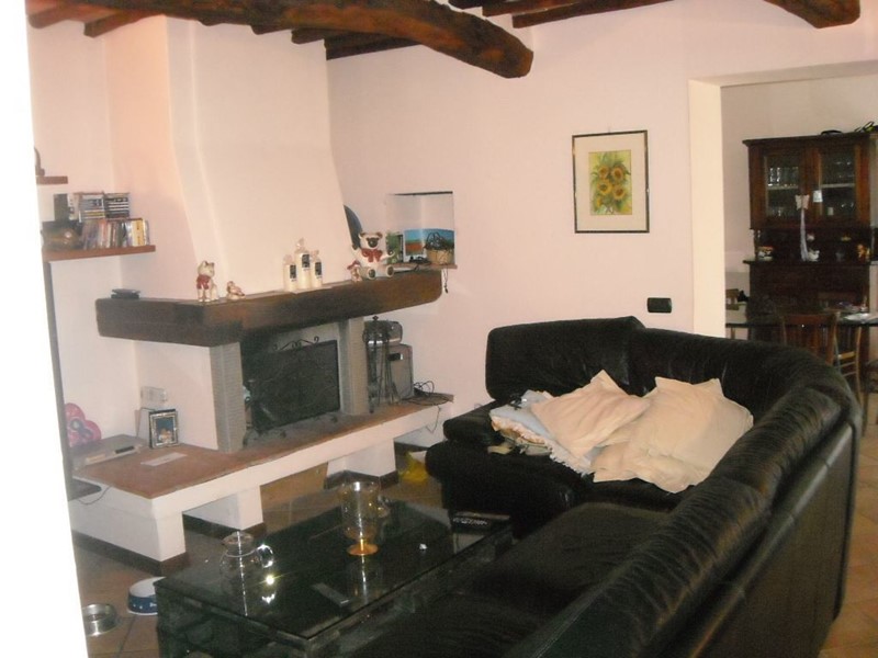 Casale in Vendita a Lamporecchio, zona San Baronto, 500 m²