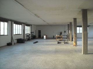 Capannone in Vendita a Agliana, 300'000€, 427 m²