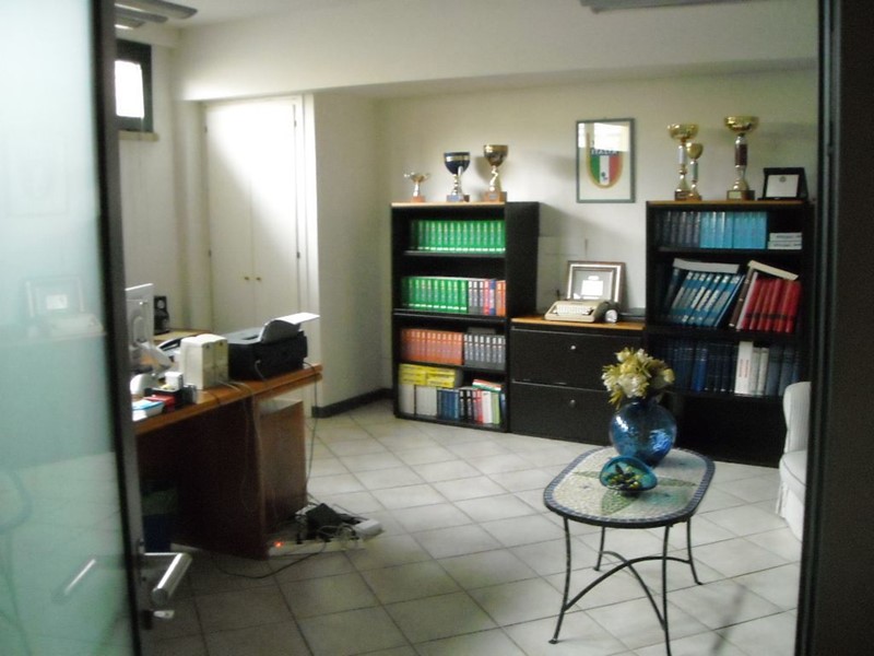 Ufficio in Vendita a Montecatini Terme, zona Centro, 250'000€, 300 m², arredato