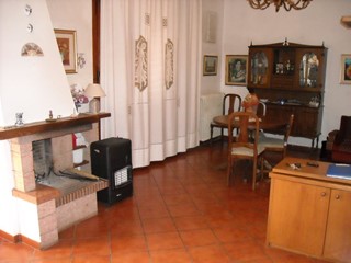 Quadrilocale in Vendita a Lamporecchio, zona San Baronto, 140'000€, 105 m², con Box