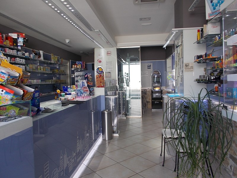 Attività commerciale in Vendita a Monsummano Terme, zona le case, 160'000€, 55 m², arredato