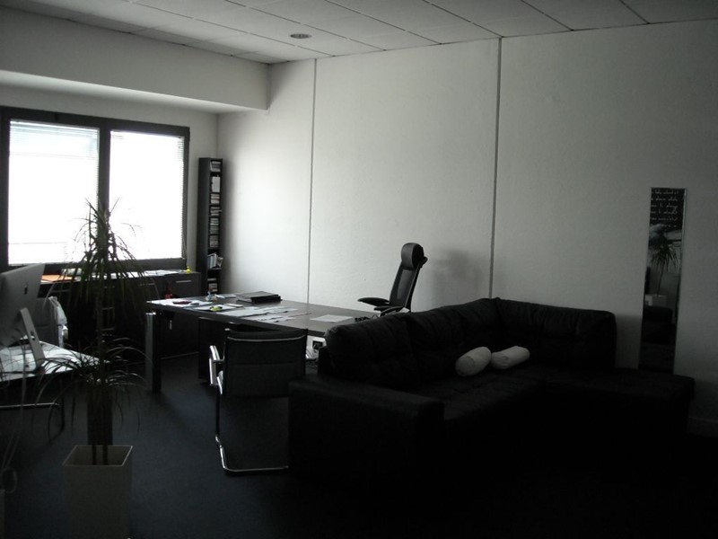 Capannone in Vendita a Agliana, zona Zona Artigianale, 2000 m²