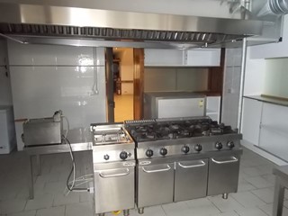 Immobile commerciale in Vendita a Prato, 350'000€, 310 m², arredato