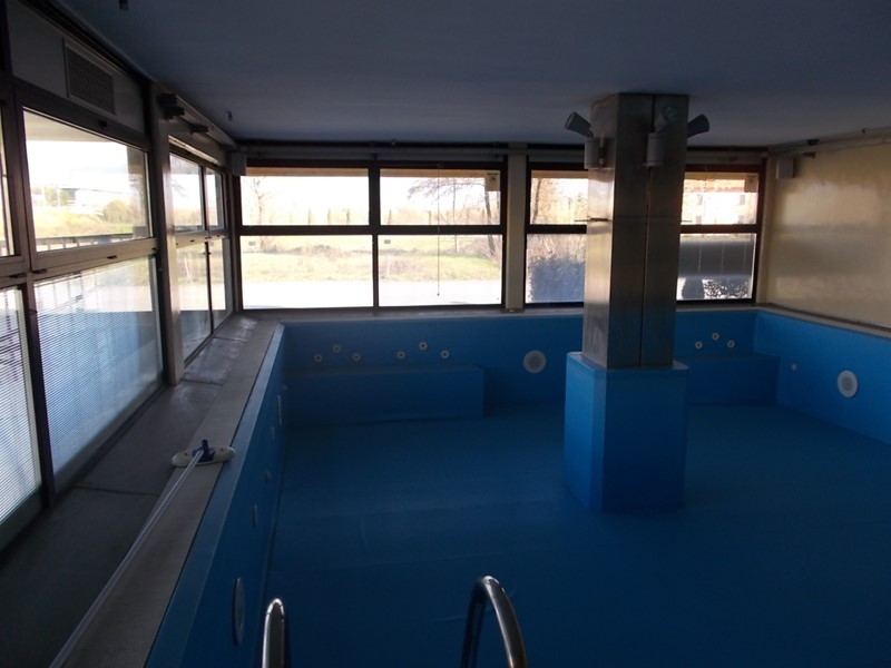 Immobile commerciale in Affitto a Quarrata, zona Pressi Centro, 2'500€, 270 m²