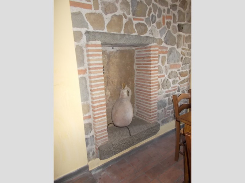 Immobile commerciale in Vendita a Vinci, 120 m², arredato