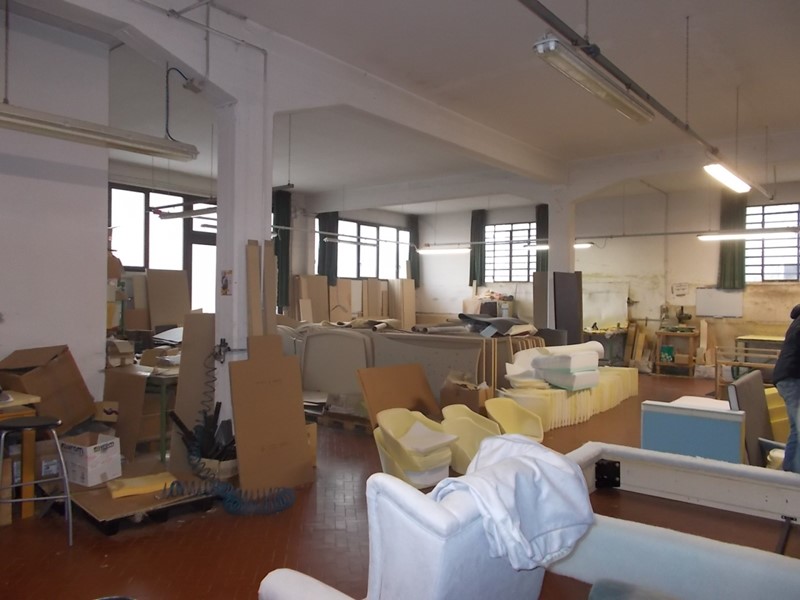 Capannone in Vendita a Quarrata, zona Centro, 450'000€, 1200 m²
