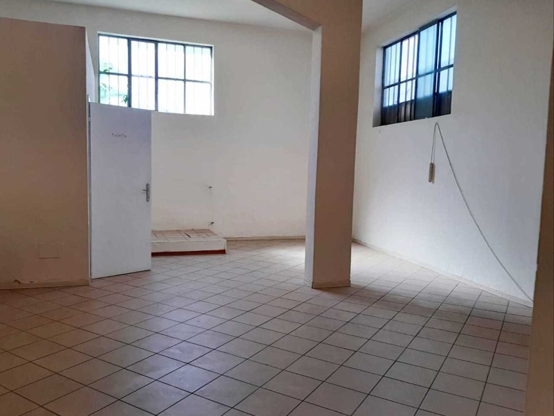 Immobile commerciale in Affitto a Pistoia, zona Arca, 1'000€, 235 m²