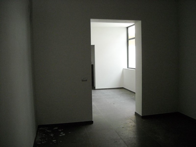 Immobile commerciale in Affitto a Agliana, zona Centro, 1'400€, 140 m²