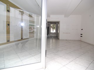 Capannone in Affitto a Livorno, zona Garibaldi, 450€, 51 m²