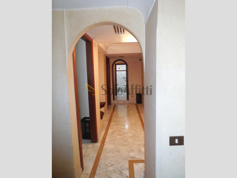 Ufficio in Affitto a Napoli, zona S. Ferdinando - Municipio, 800€, 50 m², arredato