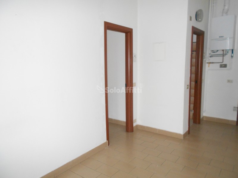 Ufficio in Affitto a Cantù, 400€, 50 m²