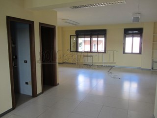 Ufficio in Affitto a Terni, zona Borgo Rivo, 460€, 100 m²