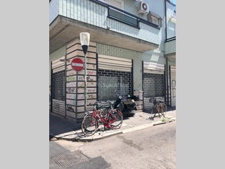 Capannone in Affitto a Pescara, 1'500€, 72 m²