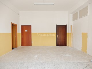 Capannone in Affitto a Catanzaro, zona Stadio - Ospedale, 550&euro;, 80 m²