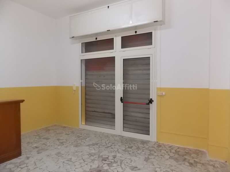 Capannone in Affitto a Catanzaro, zona Stadio - Ospedale, 400€, 50 m²