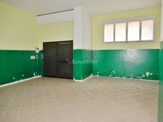 Magazzino in Affitto a Catanzaro, zona Stadio - Ospedale, 600&euro;, 85 m²