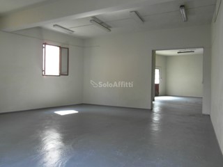 Capannone in Affitto a Santa Croce sull'Arno, zona Centrale, 800€, 106 m²