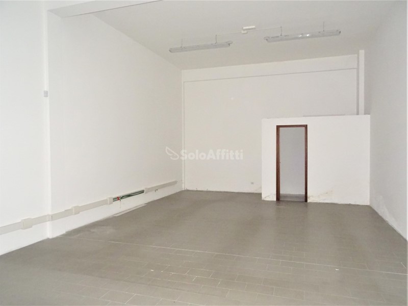 Capannone in Affitto a Senigallia, zona Marzocca, 660€, 70 m²