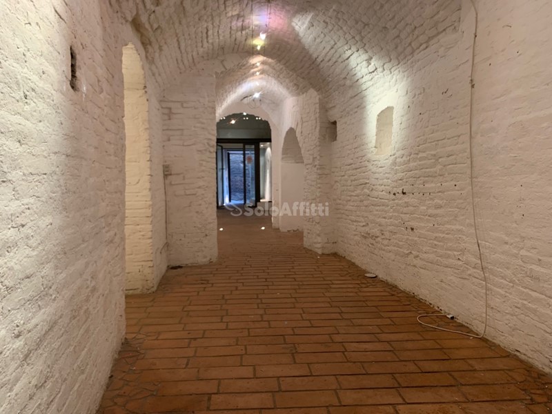 Capannone in Affitto a Siena, zona Centro storico, 1'200€, 120 m²