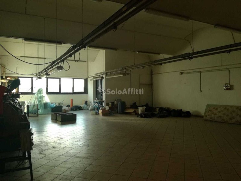 Laboratorio in Affitto a Foiano della Chiana, zona Val di Chiana, 1'400€, 602 m²
