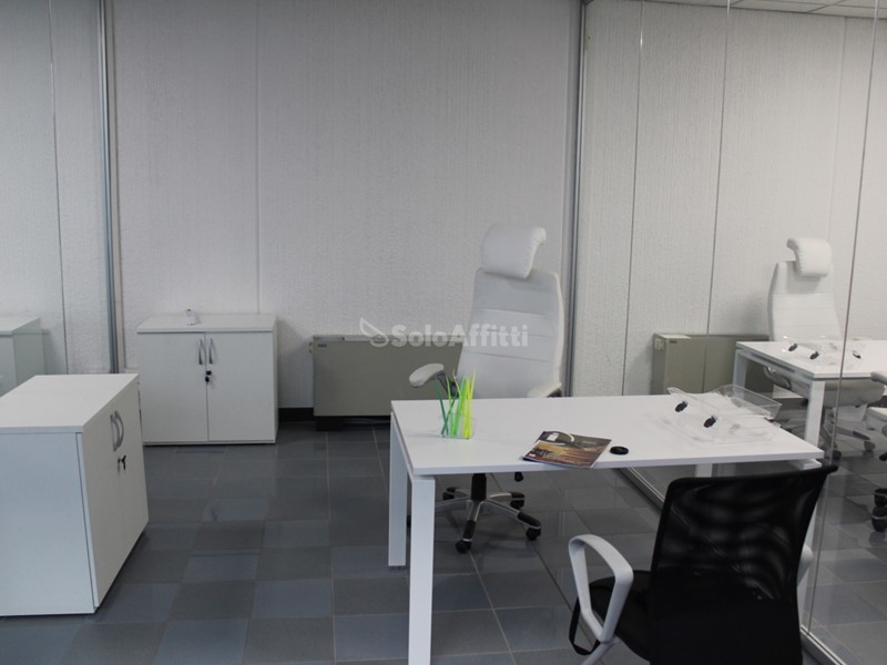 Ufficio in Affitto a Bolzano, zona Industriale, 300€, 15 m², arredato